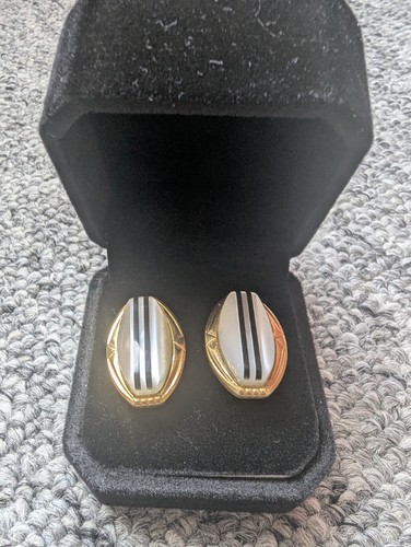 Vintage gold tone cufflinks - gold,