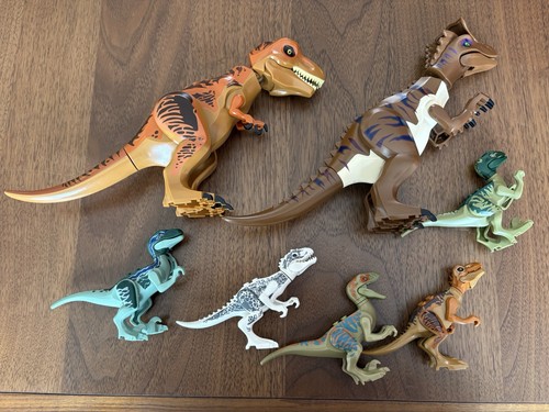 Dinosaur play toy figures - 7,