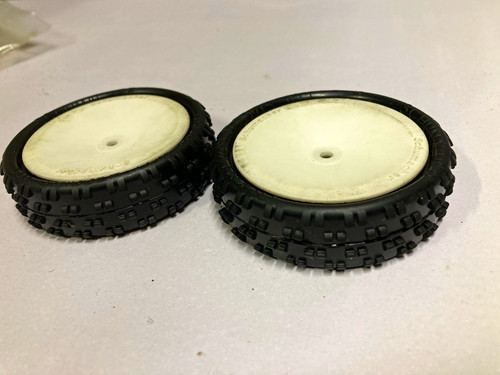 Buggy cut front - front, tyres