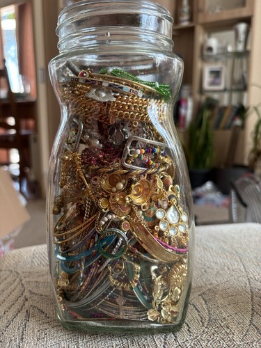 Jewellery jar costume - jewellery,