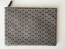DAKS Tablet / iPad Sleeve –