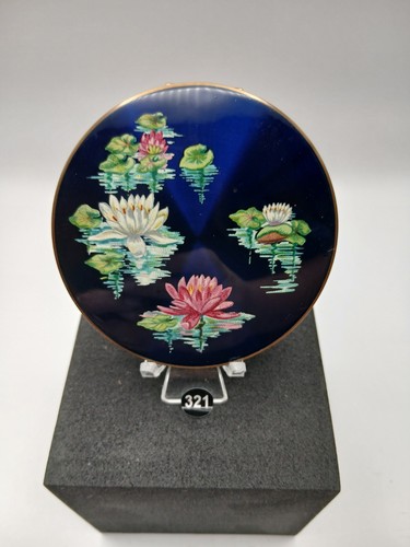 Beautiful vintage stratton - vintage,