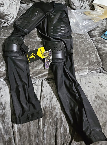 Sulate hard shell knee - shell,