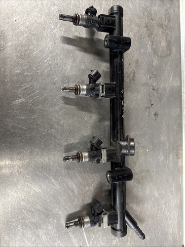 Injection rail with - rail, injectors
