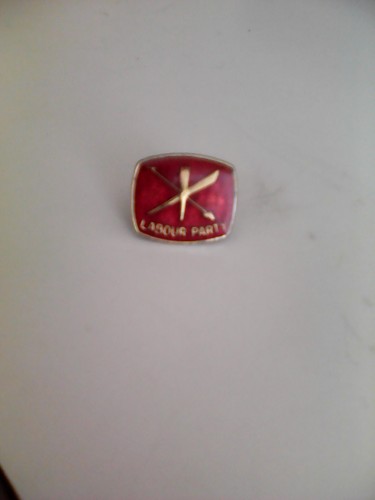 Vintage labour party badge - labour,