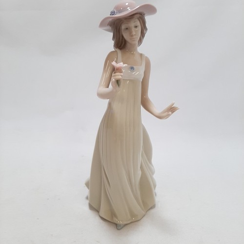Nao lladro figurine gentle - figurine,