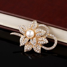 Flower Pearl Crystal Broach