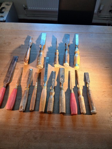 Job lot vintag chisels - job,