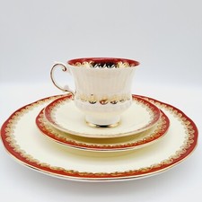 Elizabethan Patt Mayfair 4 piece cup saucer cake and dinner plate tea red gold