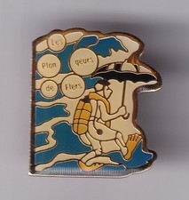 RARE PINS PIN'S .. WATER SPORT
