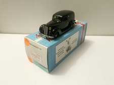 1/43 1937 Packard Sedan