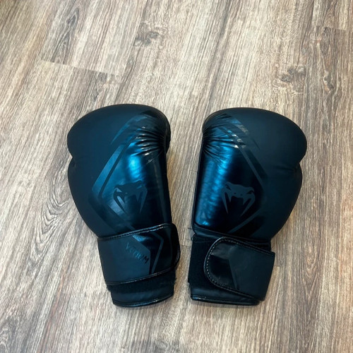 Venum premium black 16oz - black,