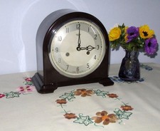 SMITHS ENFIELD ANTIQUE BAKELITE  (FULLY OVERHAULED) STRIKING MANTEL CLOCK, 1951.