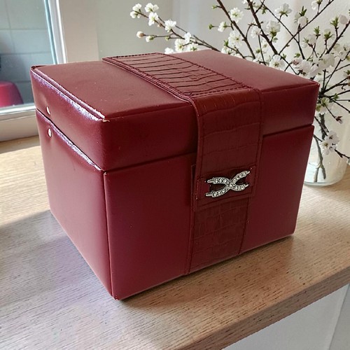 Wolf designs jewelry box - wolf,