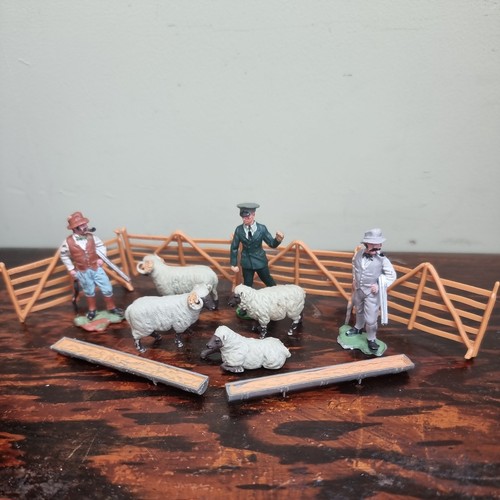 Britains vintage farm - farm, toys