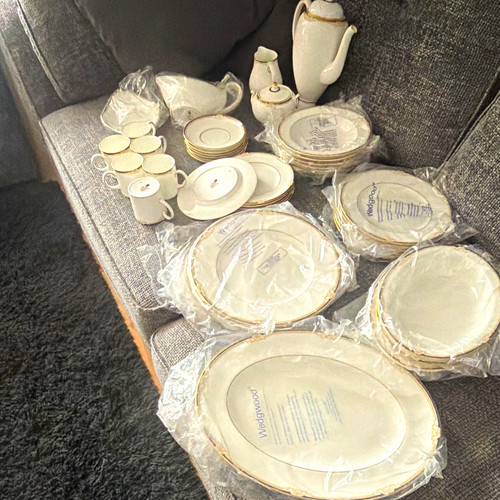Wedgwood cavendish r4680 bone - wedgwood,