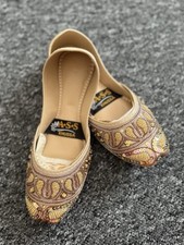 Stunning rose gold embroidered Khussa Sandals Traditional Pakistani Indian Shoes