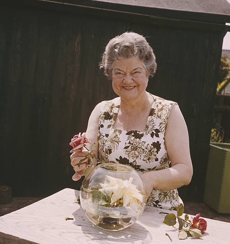 Violet carson who plays - who,