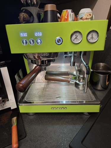 Espresso coffee machine - machine, with