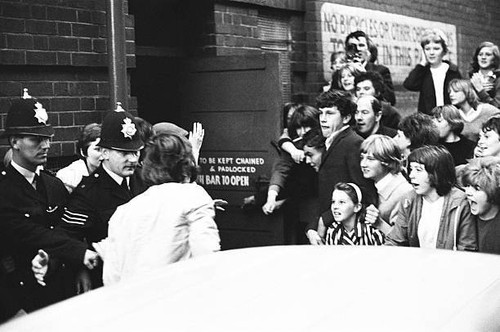 The rolling stones arriving - arriving, at