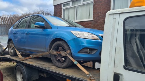 Ford focus breaking headlight - ford,