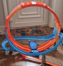 Hot Wheels Massive Loop Mayhem Track Playset Battery Operated
