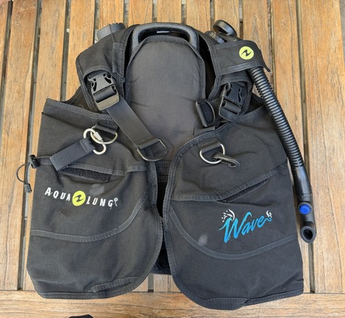 Women scuba diving - women's,