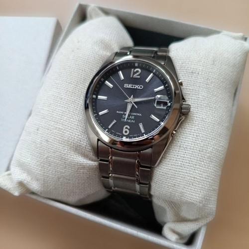 Seiko solar titanium - solar,