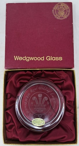 Wedgewood glass paperweight - glass,