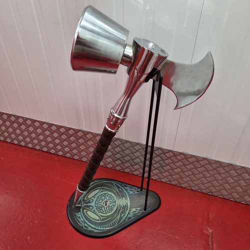 Hammer the mighty - hammer,