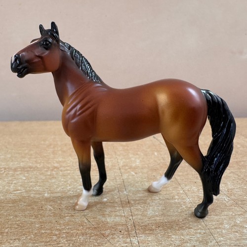 Breyer stablemates bay - bay, quarter