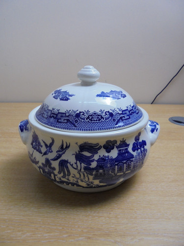 Churchill blue willow lidded - willow,