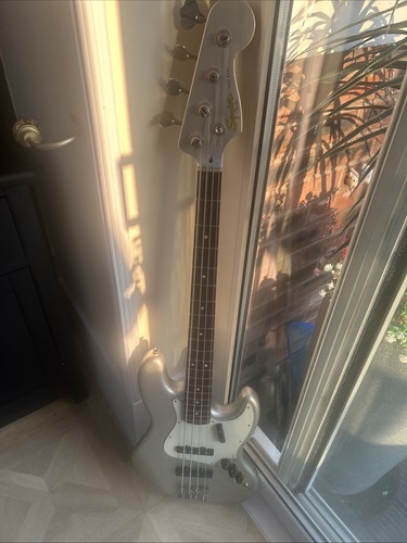 Squier fender classic vibe - by,