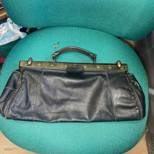 VINTAGE DOCTORS LEATHER GLADSTONE BAG with BRASS FITTINGS  Doctors. Hand Bag  