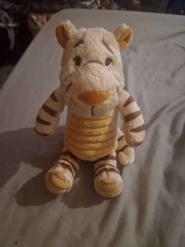 Classic pooh tigger plush - pooh,
