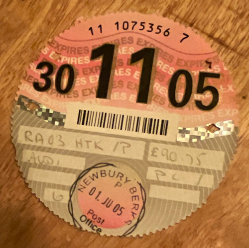 Vehicle tax disc - uk,