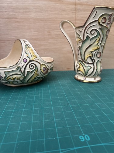 Vintage hand painted wade - hand,