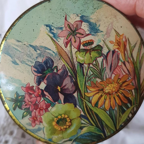Vintage sweet tin with floral