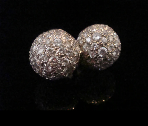 Large modern 18ct - white, gold