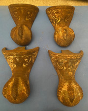 Set  4 Cast Iron Ball  & Claw