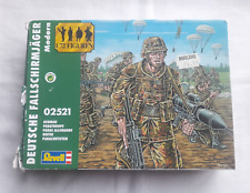 REVELL 1/72 Modern German Paratroops #02521. Missing 1 kneeling figure.