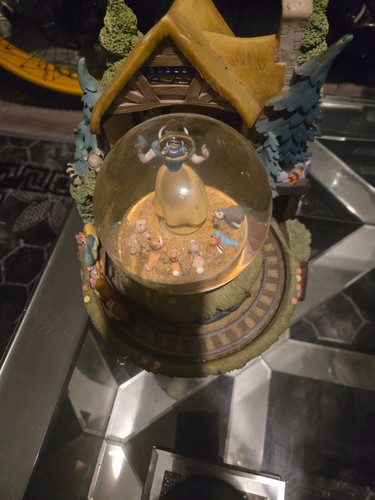Disney snow globe - snow,