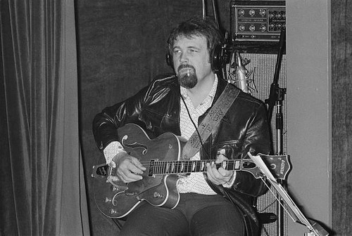 Guitarist duane eddy playing - duane,