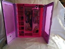 Barbie Fashionistas Ultimate Closet Accessory (GBK11)
