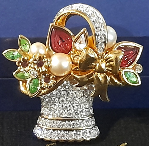 Exquisite swarovski gold tone - exquisite,