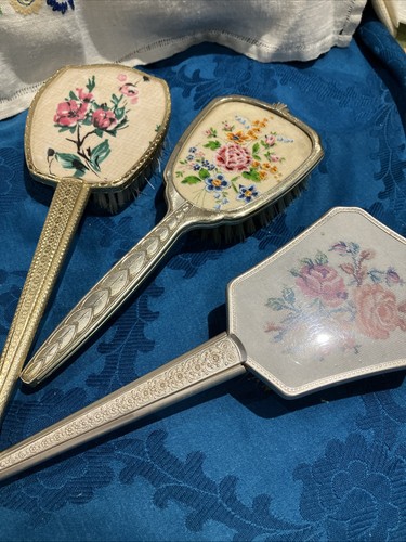 Vintage vanity hair brushes - 3,