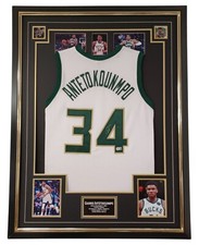 ** Giannis Antetokounmpo Signed JERSEY Milwaukee Bucks Autograph BECKETT Display