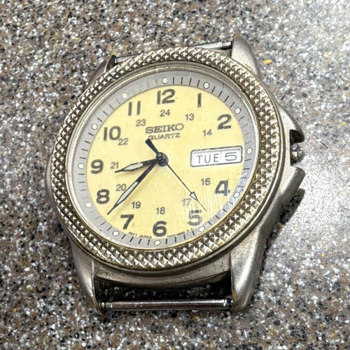 Seiko quartz analog day date - seiko,