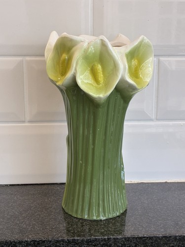 Green cream embossed lily - green,
