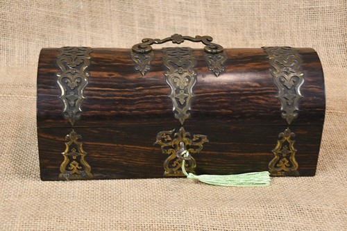 Antique victorian dome - , lid